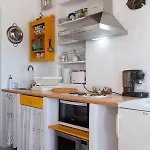 Dora's Traditional Apollonia