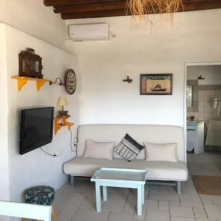 Dora's Traditional Apollonia